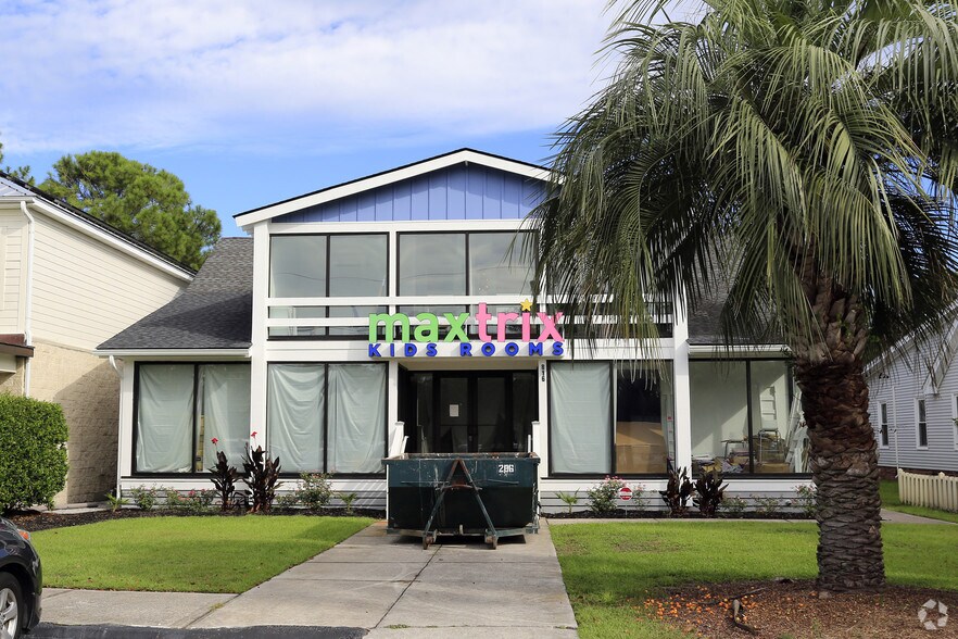 More Photos Of 816 Johnnie Dodds Blvd, Mount Pleasant Office For Lease