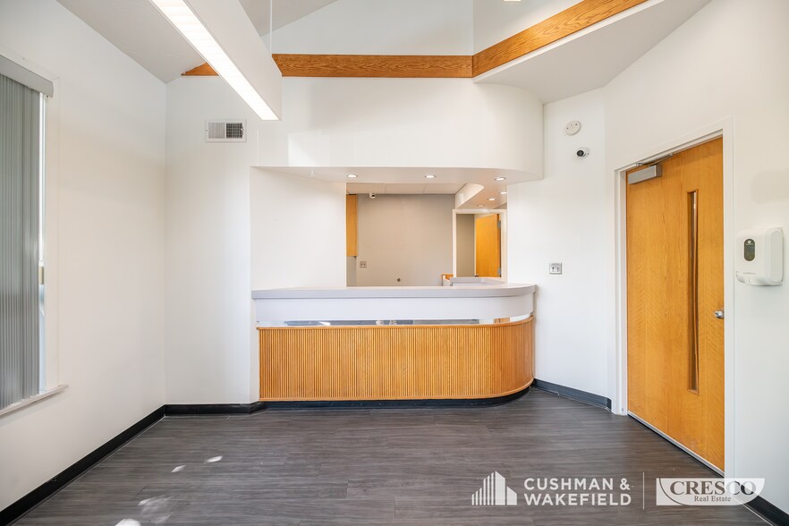 More Photos Of 2323 Lee Rd, Cleveland Heights Medical For Lease
