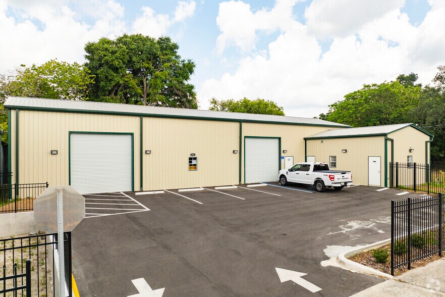 Primary Photo Of 2820 N 34th St, Tampa Warehouse For Lease