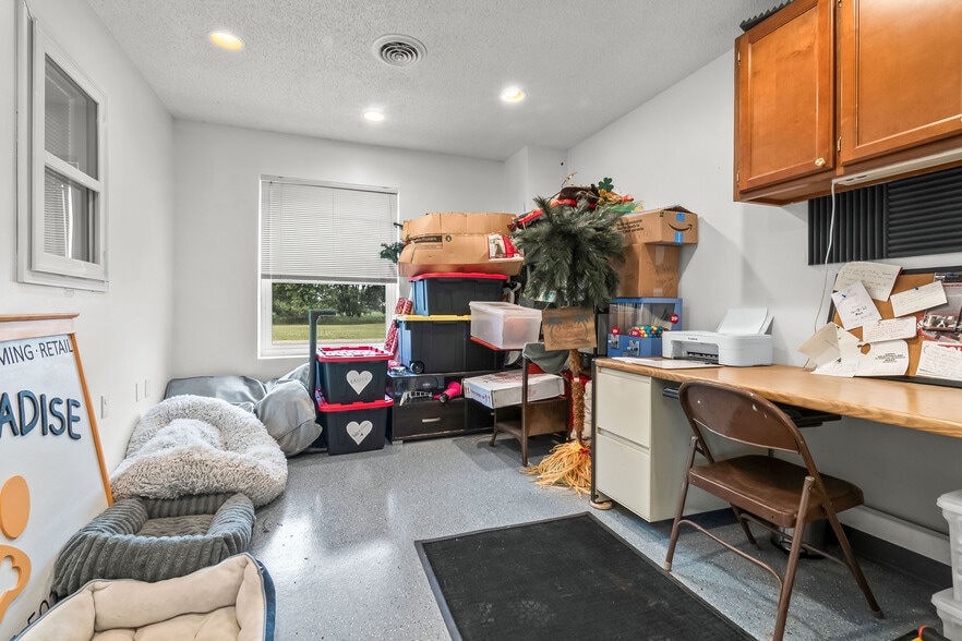More Photos Of 136 Concord Rd, Jonesville Office For Sale