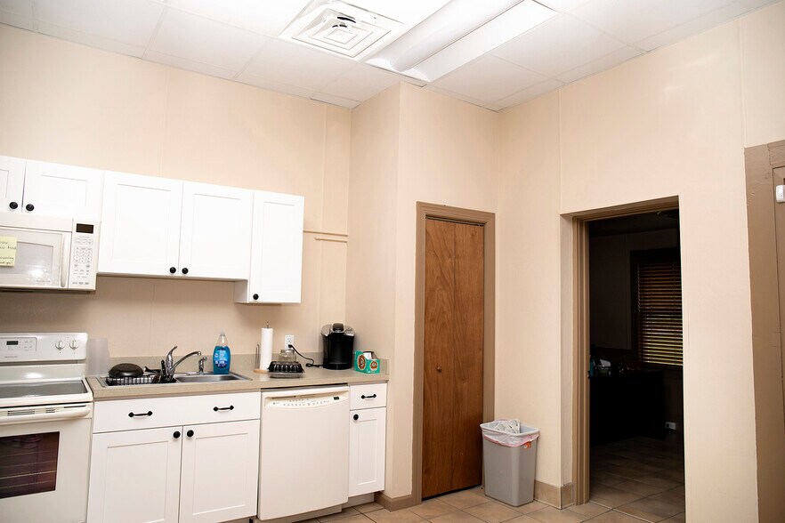 More Photos Of 204 S Main St, Federalsburg Storefront Retail Office For Sale