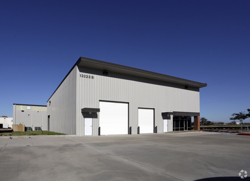 More Photos Of 13223 Stafford Rd, Missouri City Flex For Lease