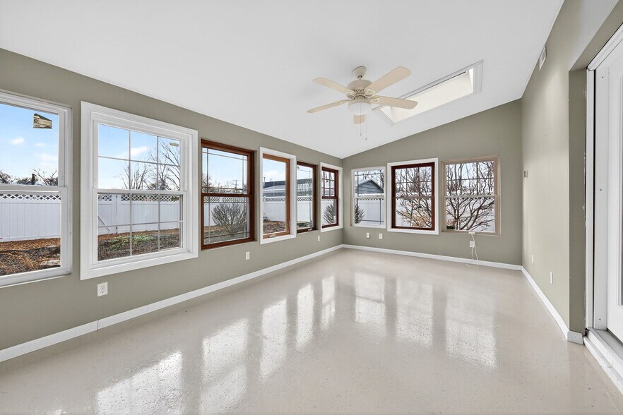 More Photos Of 114-116 E Orleans St, Pacific Office For Sale