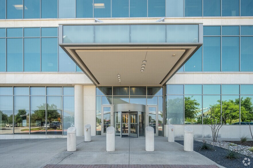 More Photos Of 5900 S Lake Forest Dr, McKinney Office For Lease
