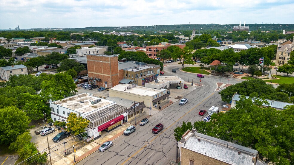More Photos Of 150-162 S Seguin Ave, New Braunfels Office For Lease