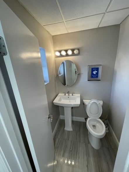 More Photos Of 201 N University Dr, Plantation Medical For Sale