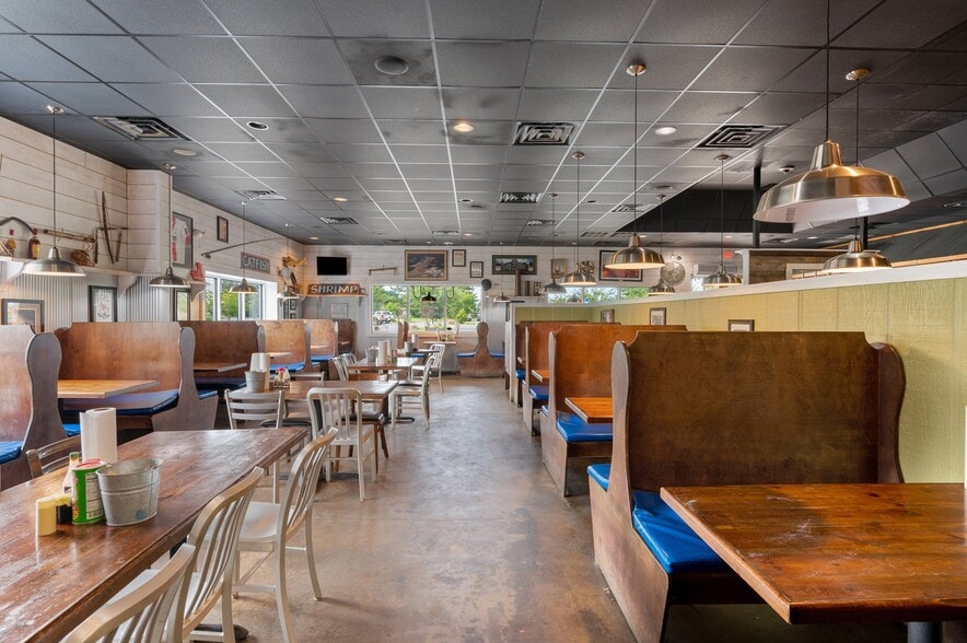 More Photos Of 1296 N Ferdon Blvd, Crestview Restaurant For Sale