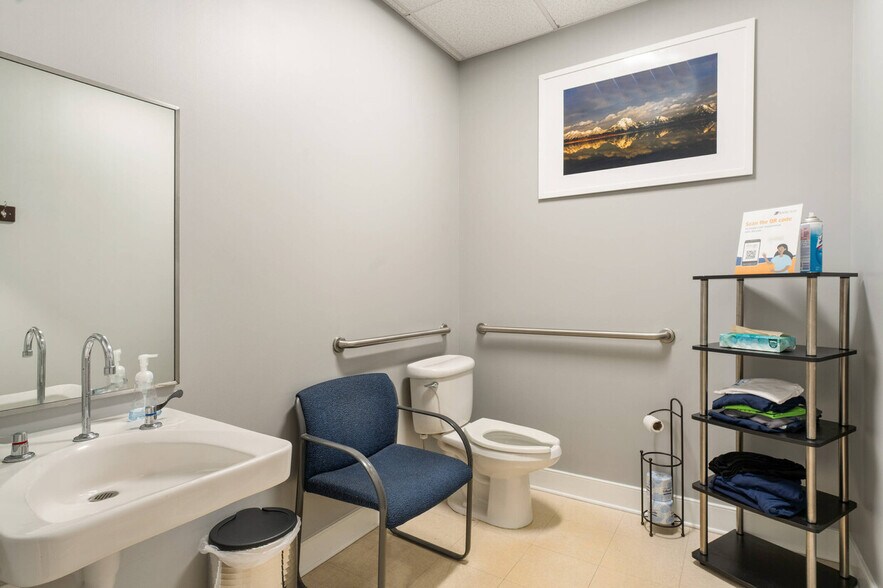 More Photos Of 600 Peter Jefferson Pky, Charlottesville Medical For Sale