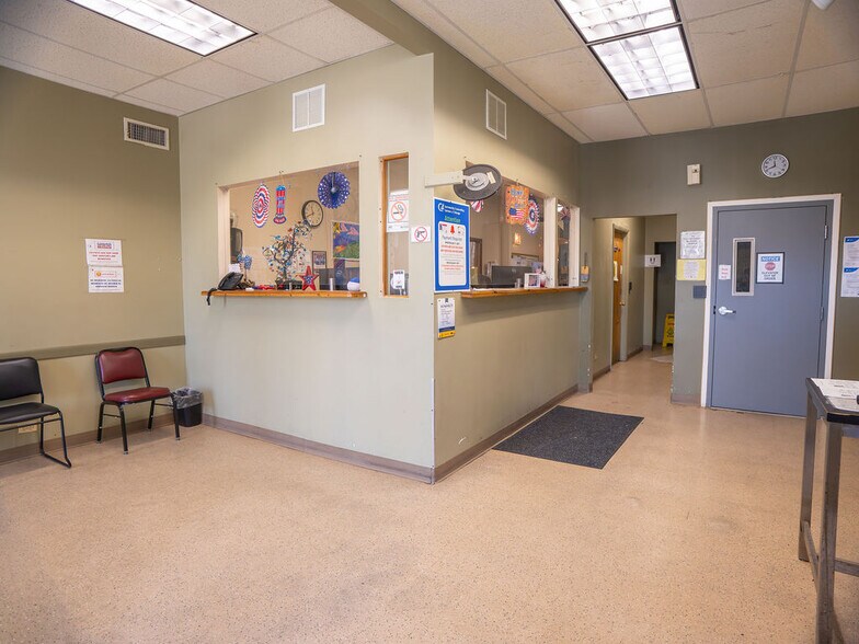 More Photos Of 5710 N Broadway St, Chicago Office Residential For Sale