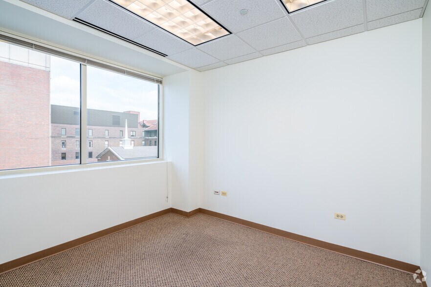 More Photos Of 610 S Maple Ave, Oak Park Office For Sale