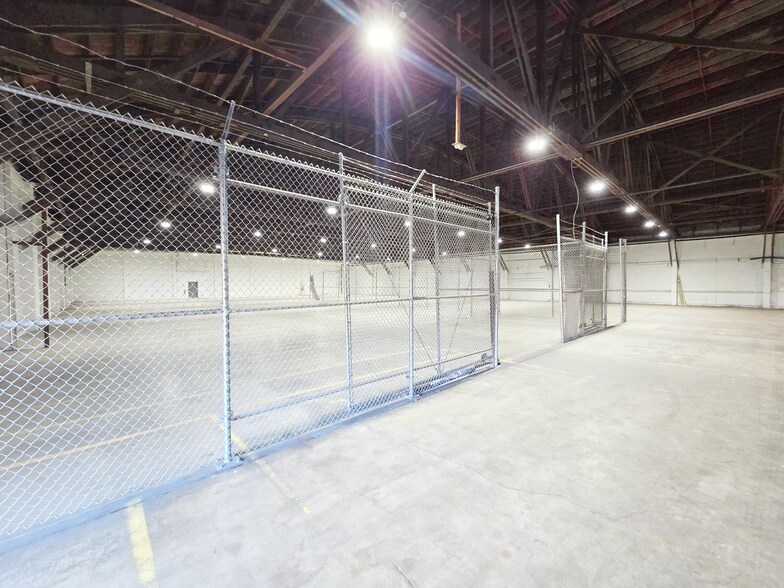 More Photos Of 1375 Woodrow St NE, Salem Warehouse For Sale