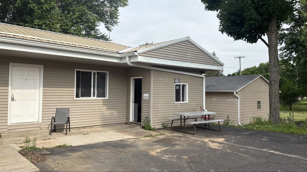 More Photos Of 511 Vine St, Wisconsin Dells Apartments For Sale