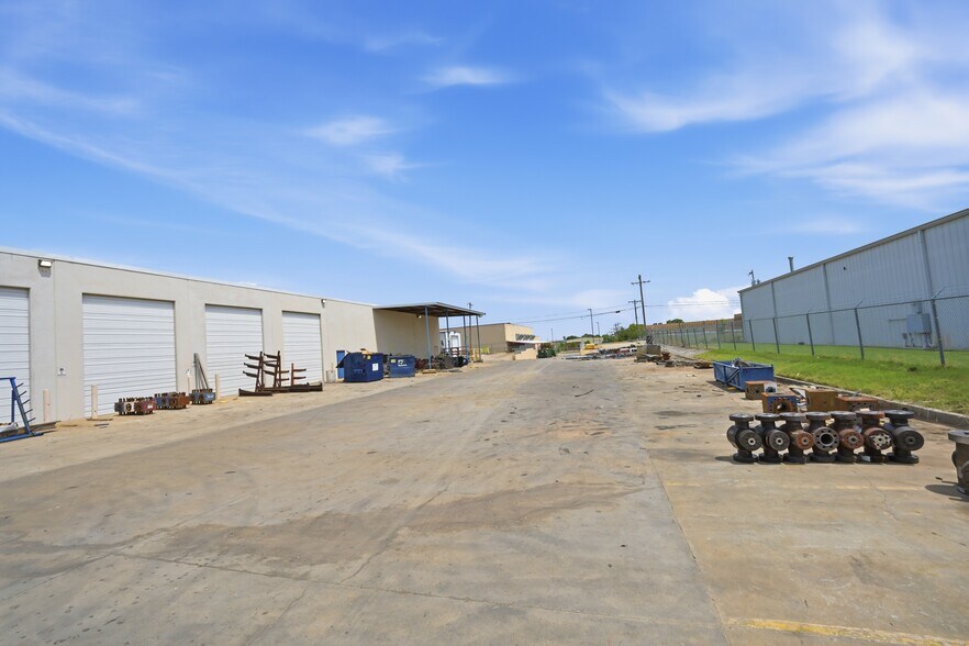 More Photos Of 3300 S Ann Arbor Ave, Oklahoma City Manufacturing For Sale