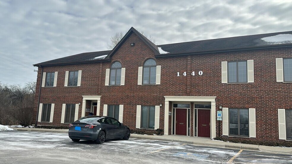 More Photos Of 1440 Maple Ave, Lisle Office For Lease