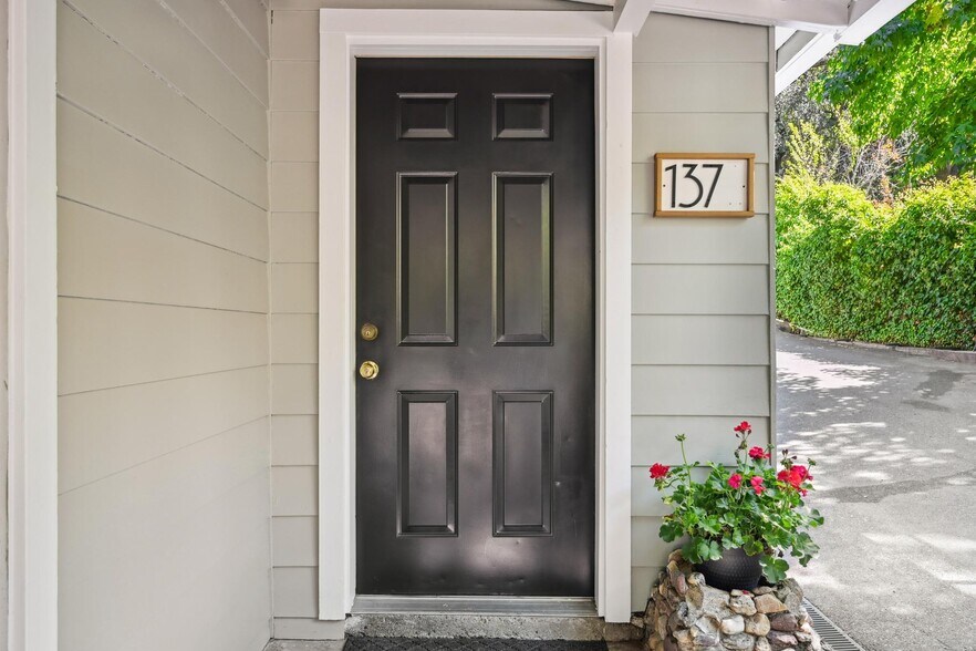 More Photos Of 135 Spring Grove Ave, San Rafael Multifamily For Sale