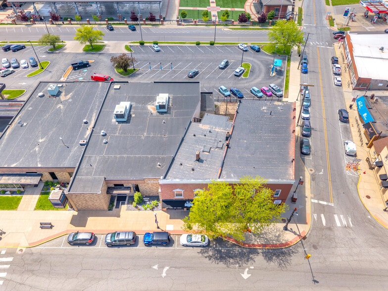 More Photos Of 105 1/2 S Court St, Crown Point General Retail For Sale