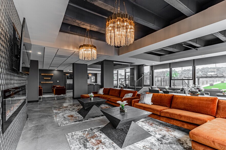 More Photos Of 900 Lee St E, Charleston Apartments For Sale