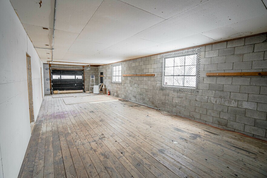 More Photos Of 2324 Vermillion St, Hastings Freestanding For Lease