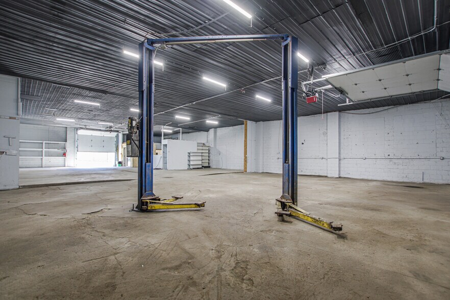 More Photos Of 311 Water St, Jordan Warehouse For Sale