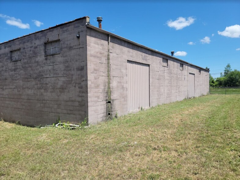 More Photos Of 1900 E Holland Ave, Saginaw Warehouse For Sale