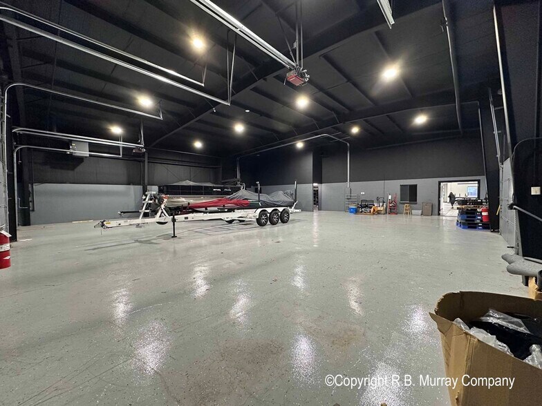 More Photos Of 350 S Ingram Mill Rd, Springfield Showroom For Lease