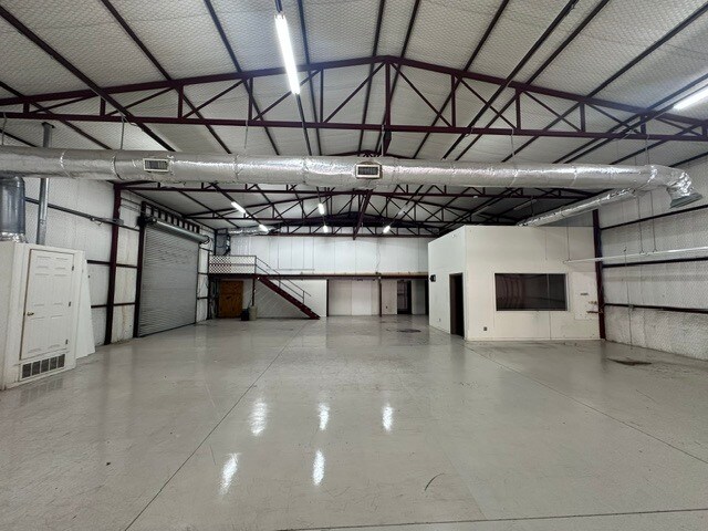 More Photos Of 10450 E Bankhead Hwy, Aledo Mixed Retail For Lease
