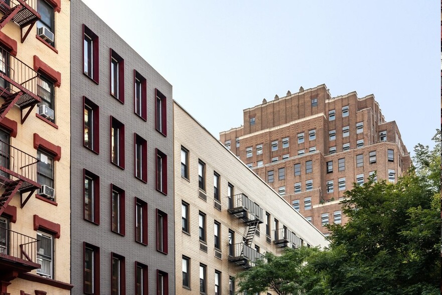 More Photos Of 246 W 16th St, New York Storefront Retail Residential For Lease