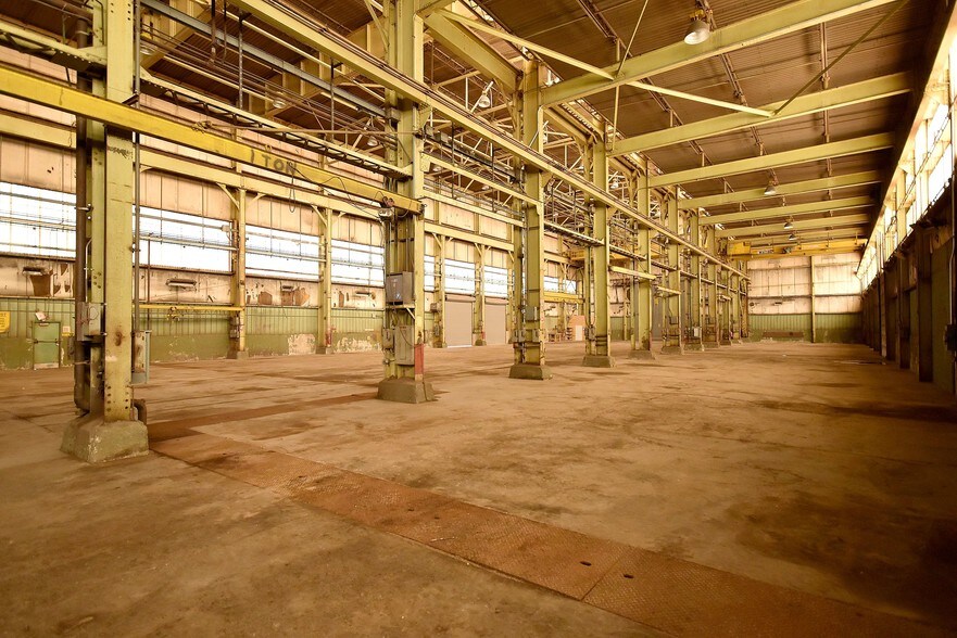 More Photos Of 420 Woodruff Rd, Joliet Warehouse For Lease