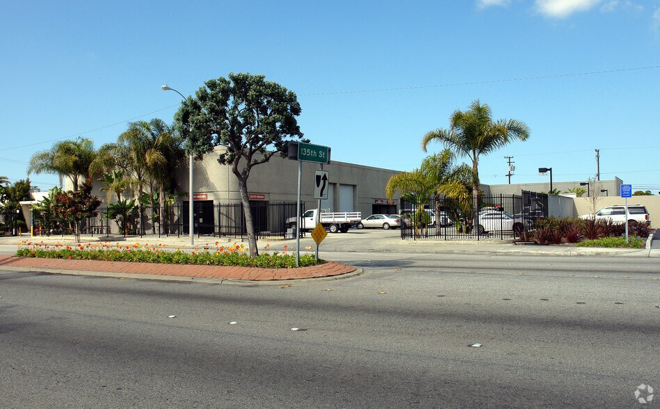 More Photos Of 13429 Western Ave, Gardena Warehouse For Lease