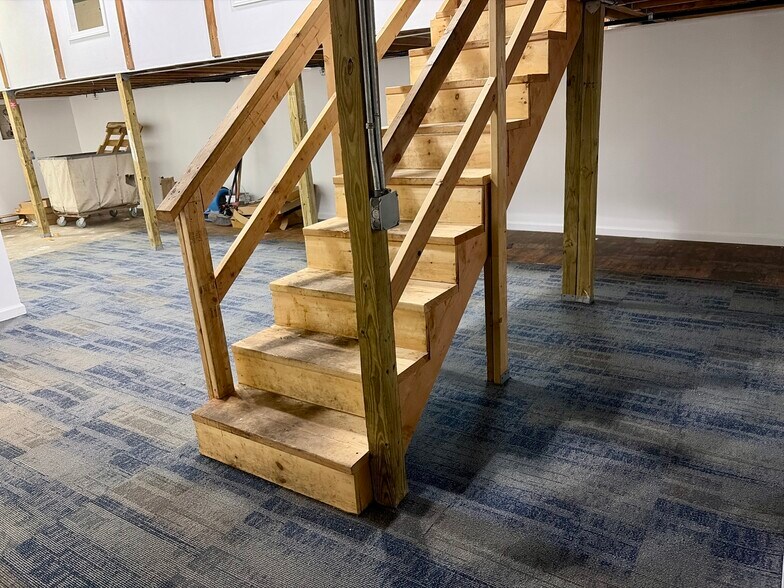 More Photos Of 17-19 Industrial Ave, Fairview Loft Creative Space For Lease