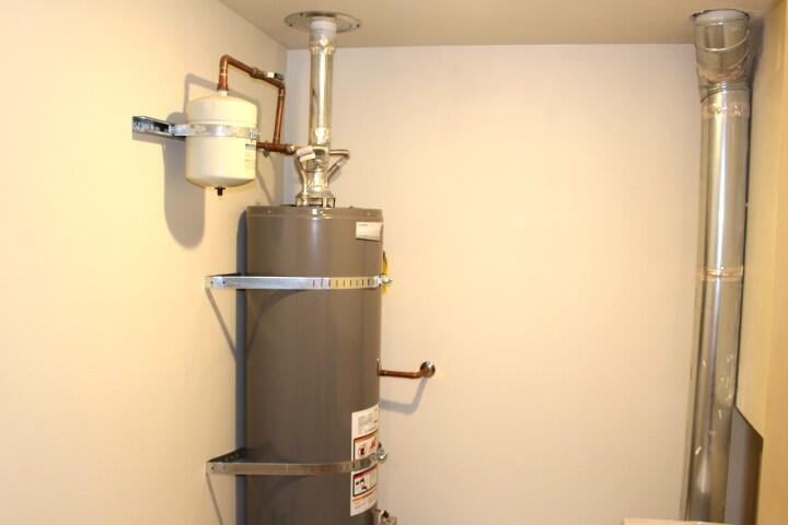 More Photos Of 711 Summer St, Eureka Storefront For Sale