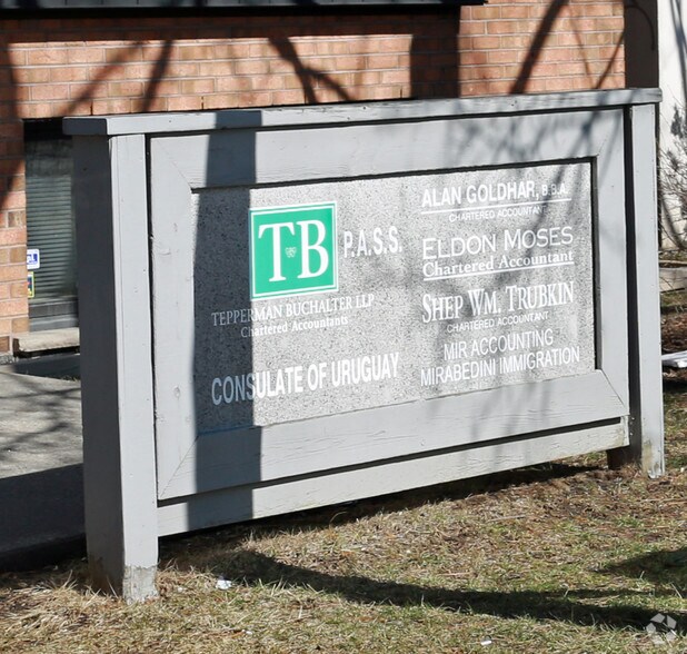 More Photos Of 300 Sheppard Ave W, Toronto Office For Lease