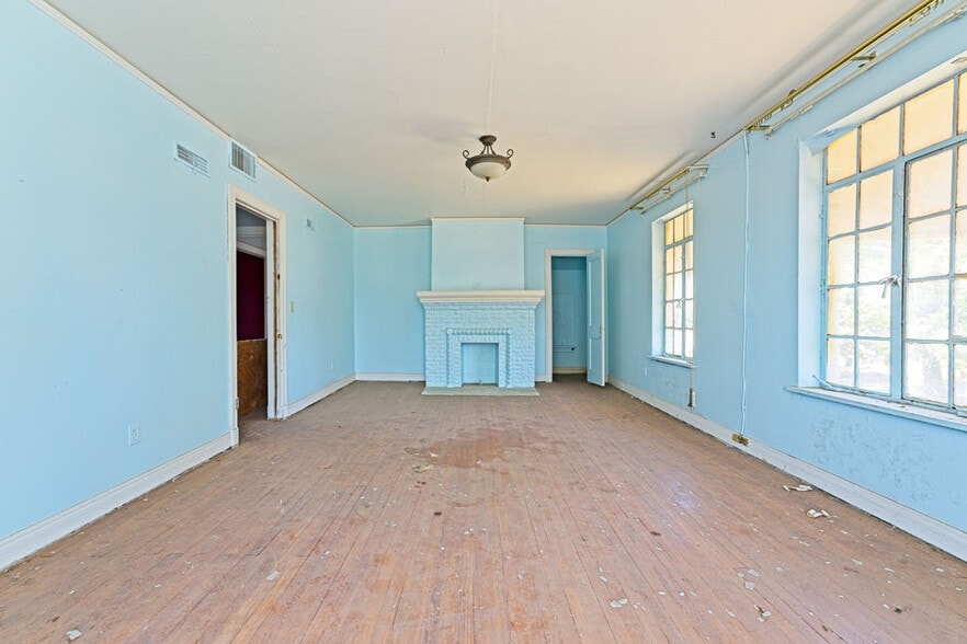 More Photos Of 400 SW 28th St, Oklahoma City Specialty For Sale