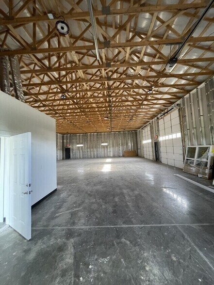 More Photos Of 1781 Browns Mill Rd, Cookeville Industrial For Lease