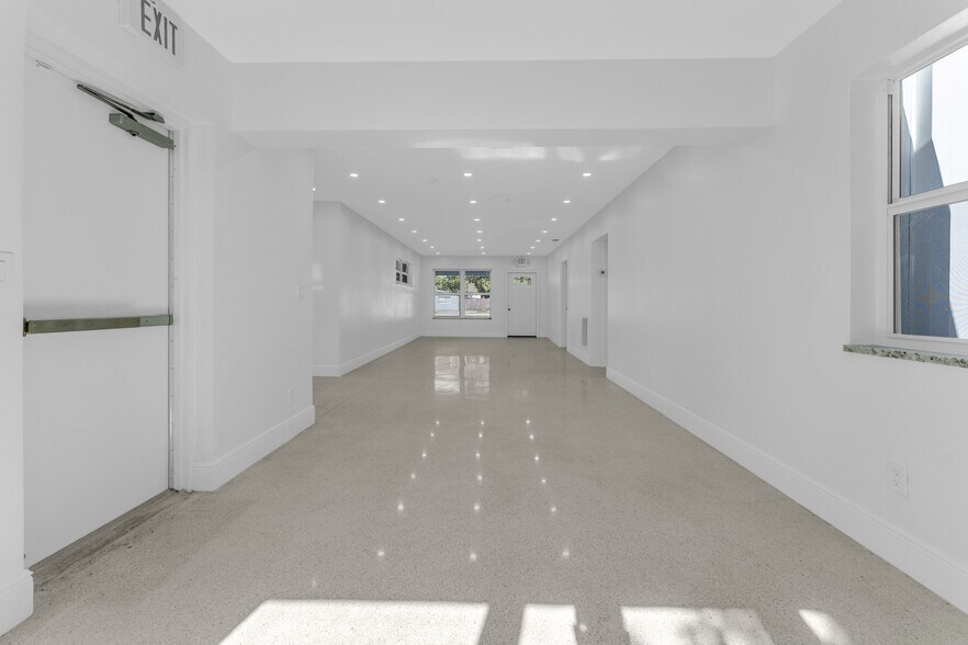 More Photos Of 5820 Sheridan St, Hollywood Office For Lease