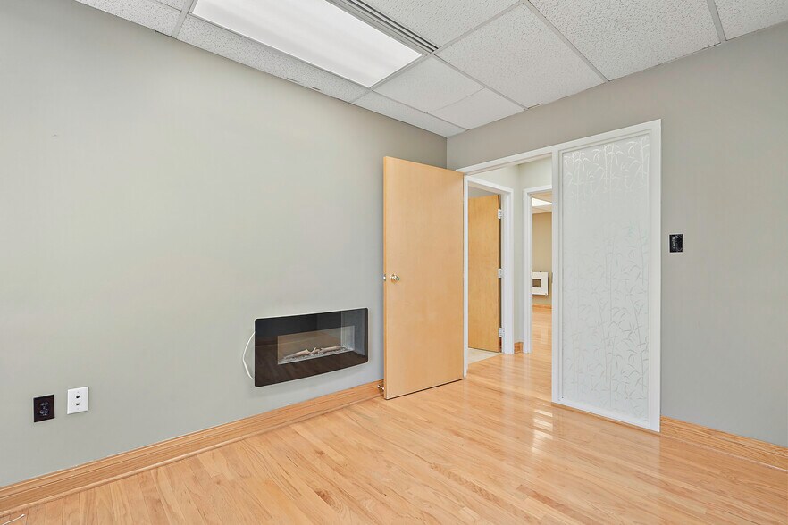 More Photos Of 131 Elden St, Herndon Medical For Sale