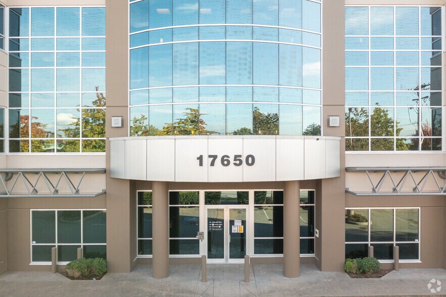 More Photos Of 17650 66A Ave, Surrey Office For Lease