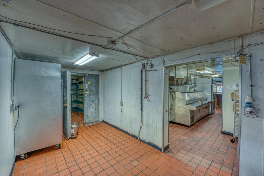 More Photos Of 238 Meadow St, Littleton Freestanding For Sale