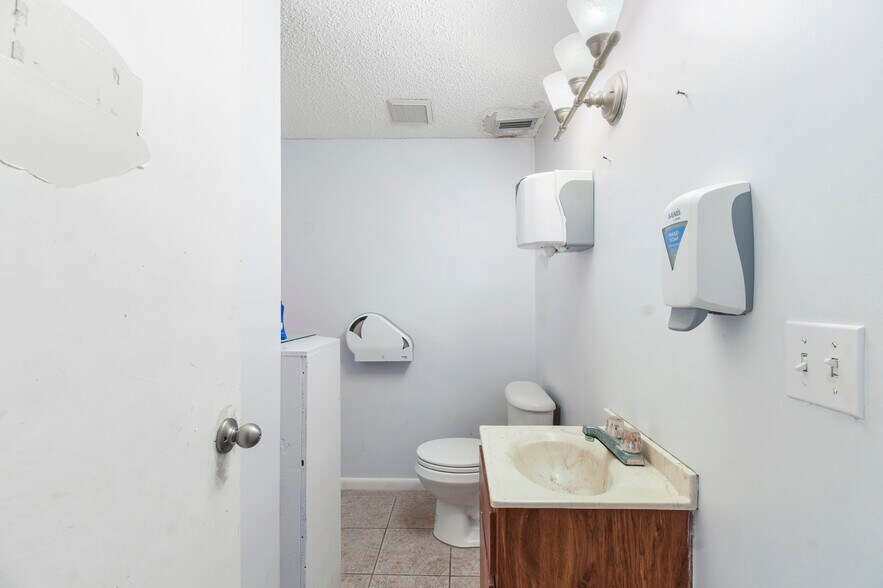 More Photos Of 1324 Mattie St, Saint Augustine Warehouse For Sale