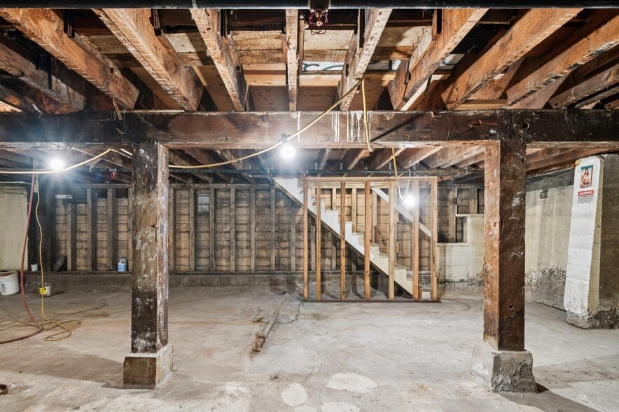 More Photos Of 2401-2405 16th St, San Francisco Apartments For Sale