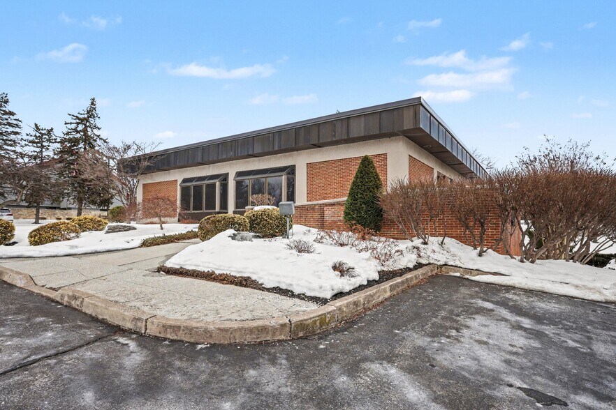 More Photos Of 400 Nationwide Dr, Harrisburg Medical For Sale