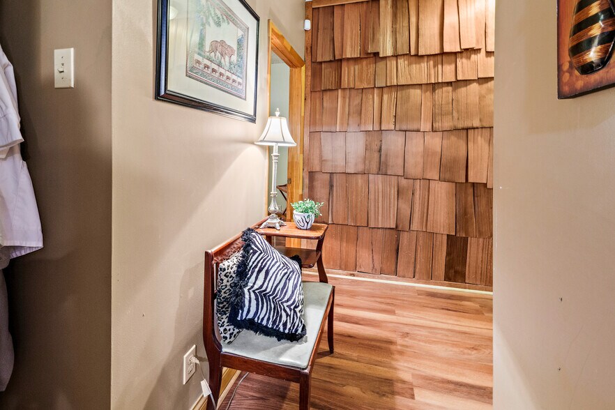 More Photos Of 2048 Winchester Ave, Ashland General Retail For Sale