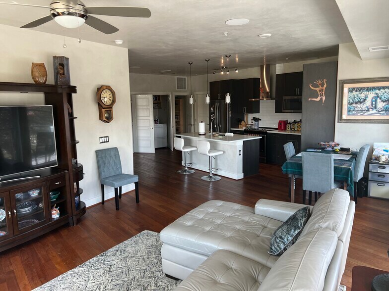 More Photos Of 6444 Burnet Rd, Austin Apartments For Sale