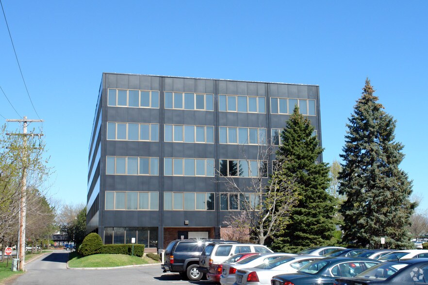 More Photos Of 125 Wolf Rd, Albany Medical For Lease