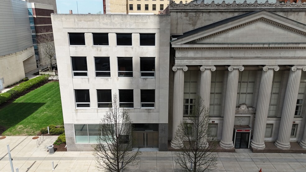 More Photos Of 241 N Superior St, Toledo Office Residential For Lease