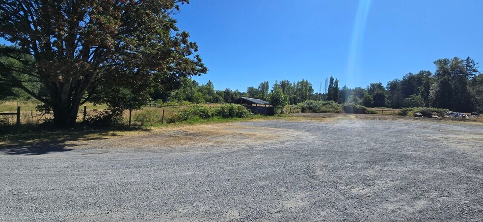 More Photos Of 10404 229th St E, Graham Flex For Lease