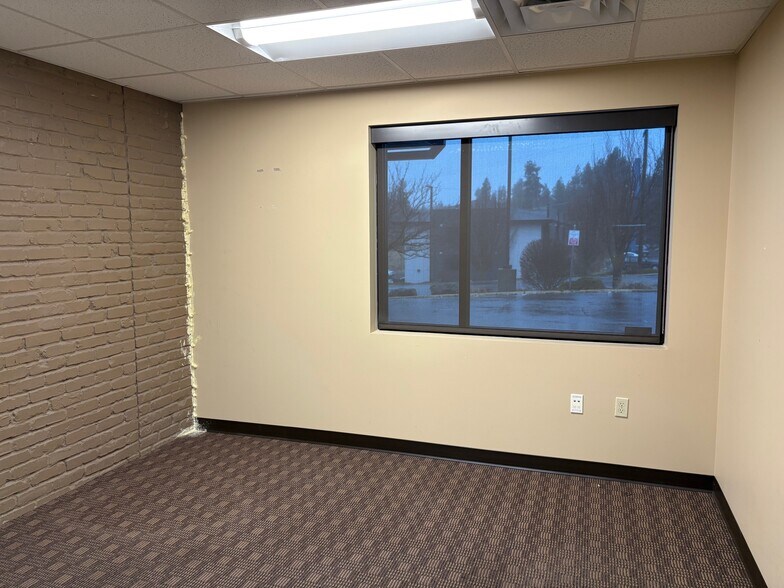 More Photos Of 4212 W Sunset Blvd, Spokane Flex For Sale