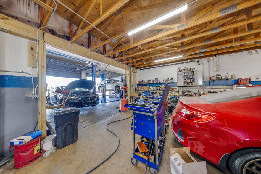 More Photos Of 13250 NW 7th Ave, Miami Auto Repair For Sale