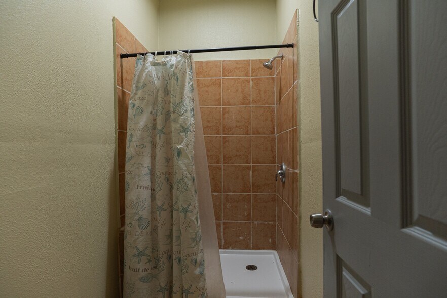 More Photos Of 3882 Washington Ave, Le Grand Apartments For Sale