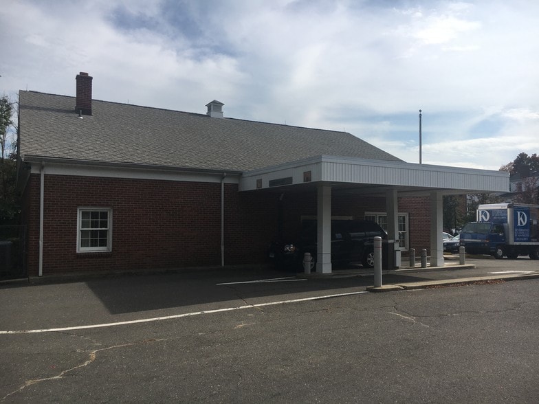 More Photos Of 5 Huntington St, Shelton Bank For Lease